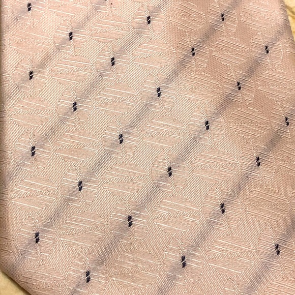 Louis Vuitton Tie/ Blush - Picture 7 of 11